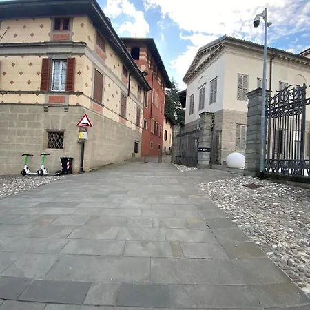 Rocca View Apartment *